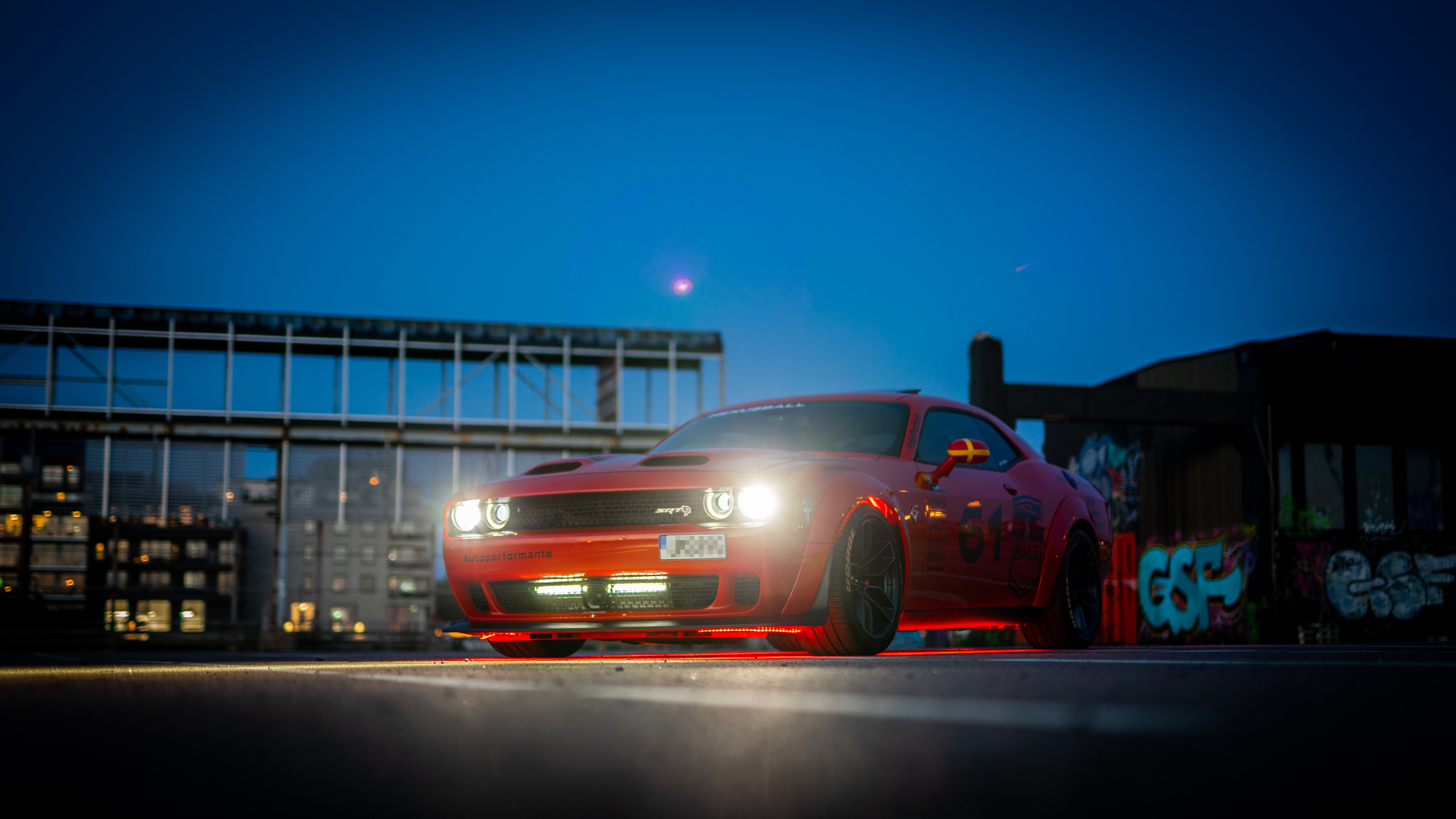 Dodge Challenger Hellcat - med ljuset i fokus